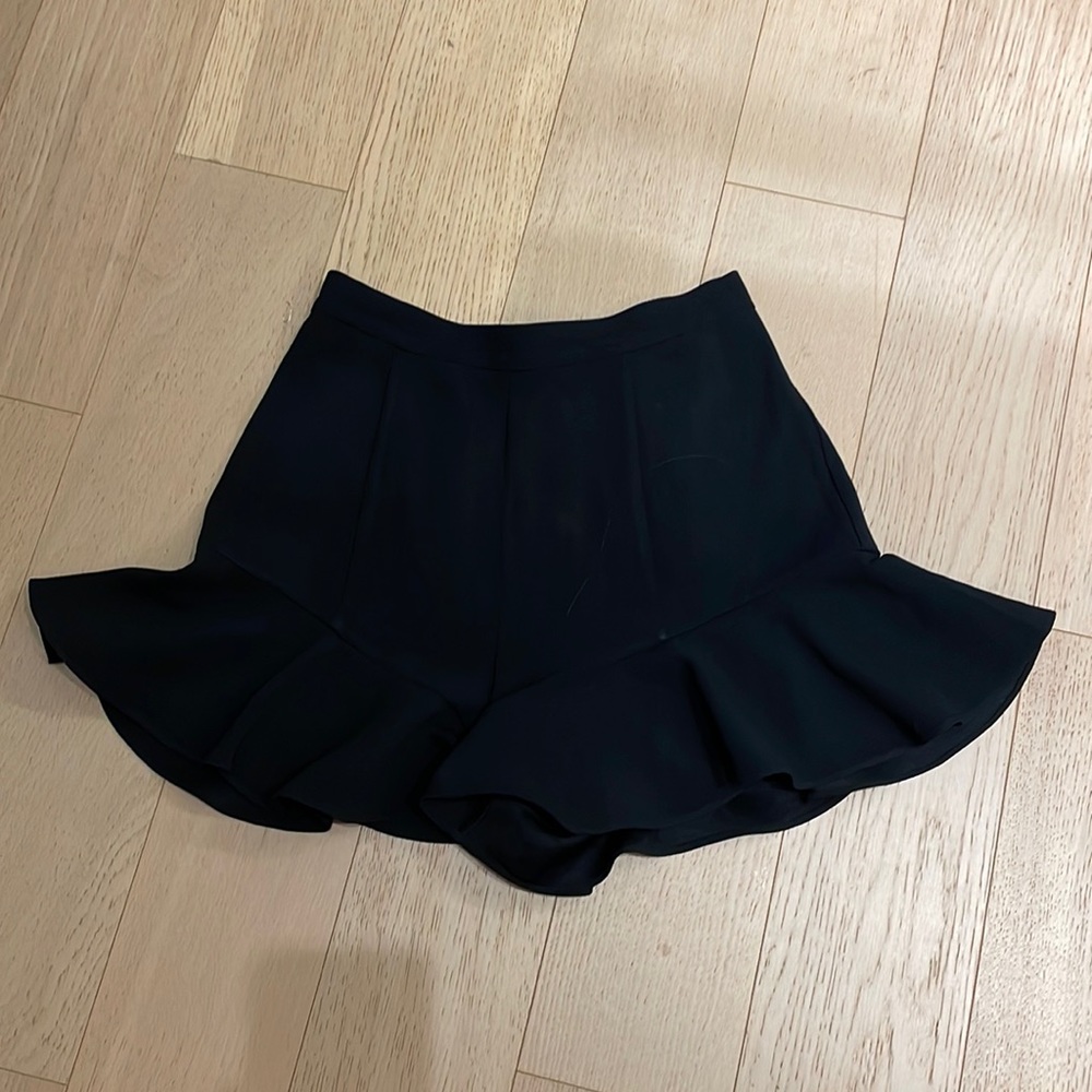 Intermix flounce shorts